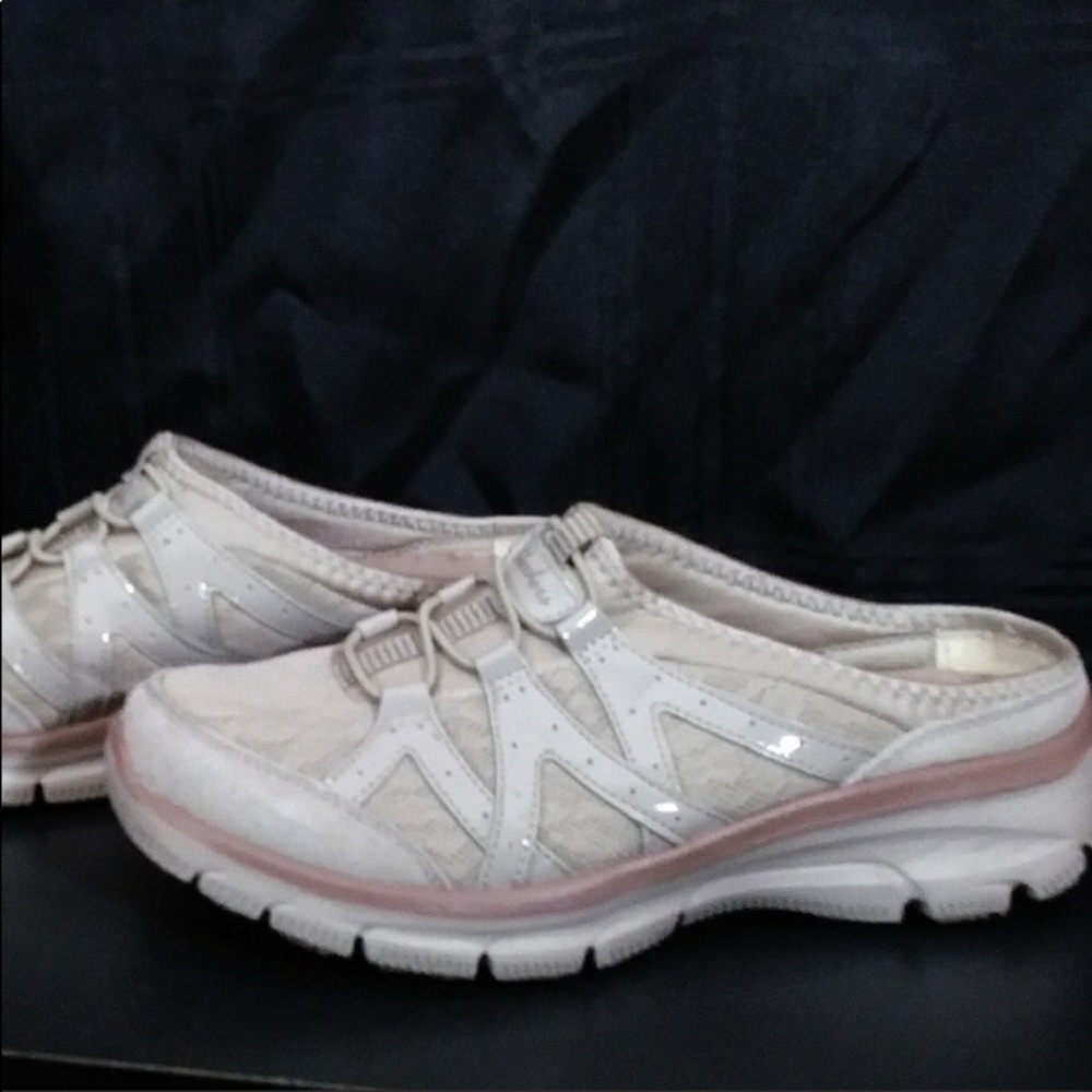 Skechers Lightweight Slip-ons Size 7